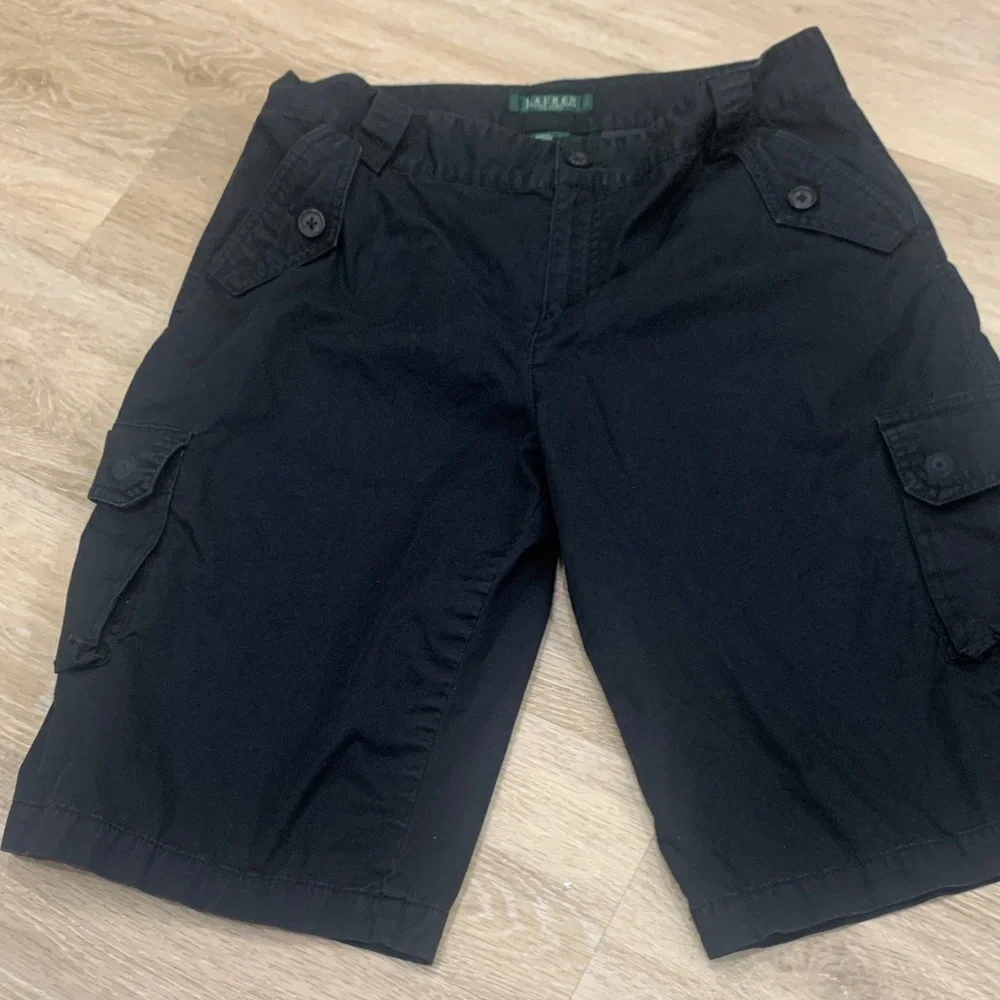 LAUREN RALPH LAUREN Black Cargo Shorts Petite - Picture 1 of 6